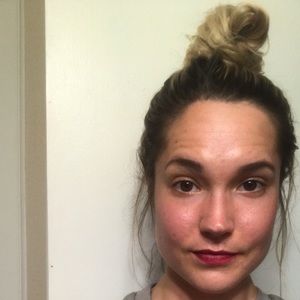 Meet your Posher, Caitlin